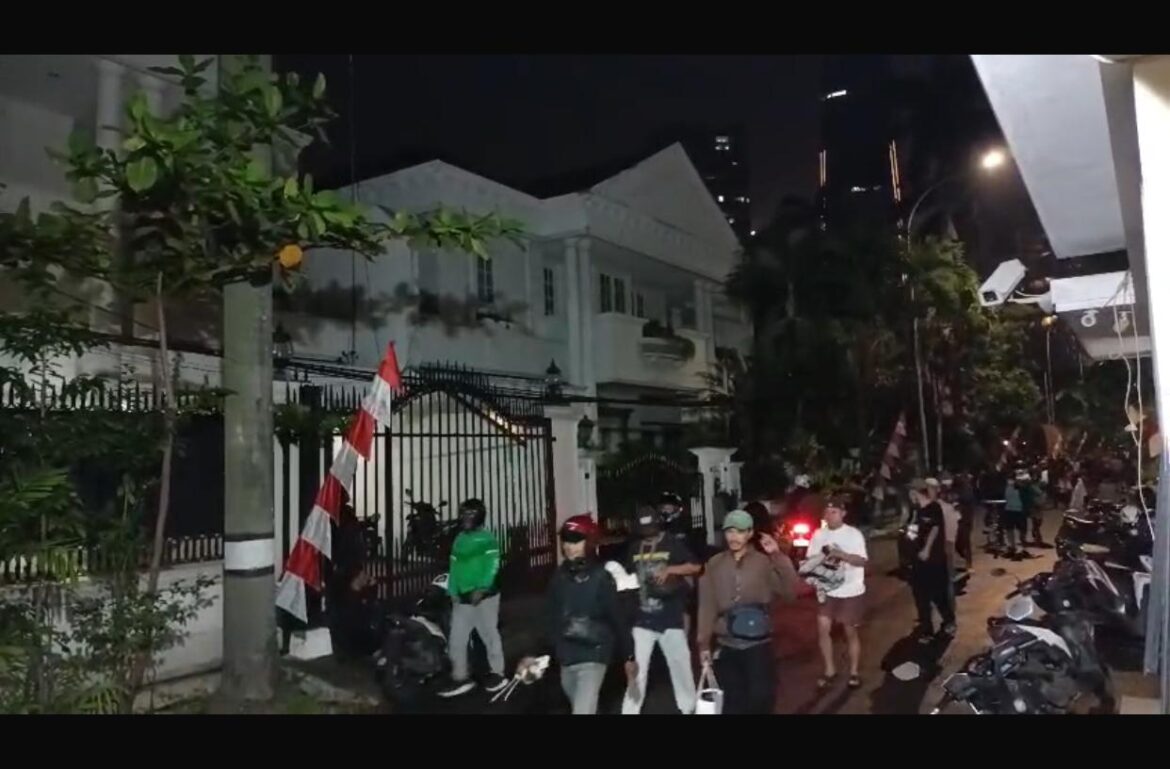 rumah_eko_patrio_dijarah_massa-e0Uo_large